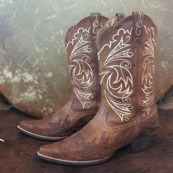 Ariat Shoes - ARIAT "Heritage Western J Toe Wingtip" style 10005920 cowgirl boots sz 7.5 B euc
